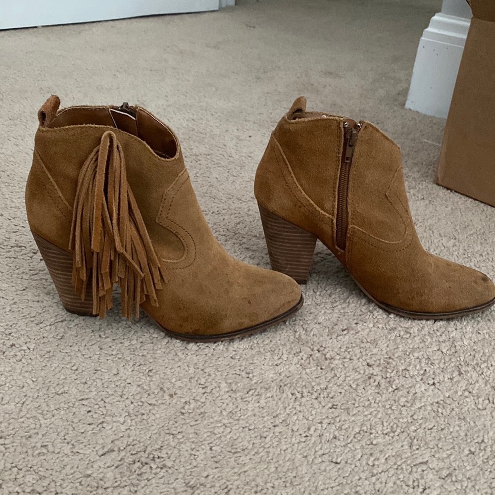 Steve Madden Fringe boots